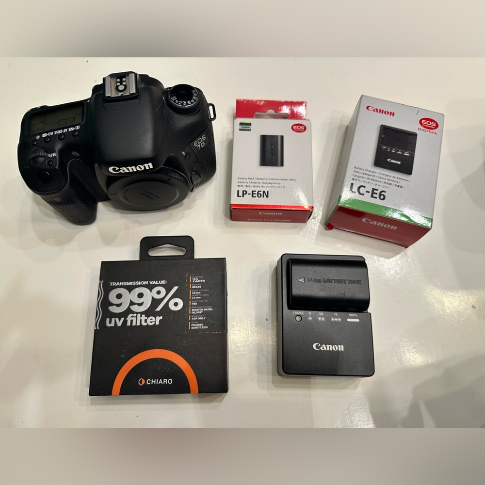Canon EOS 7D Camera DSLR (DS126251) Sigma 18-135mm Lens filter battery and more